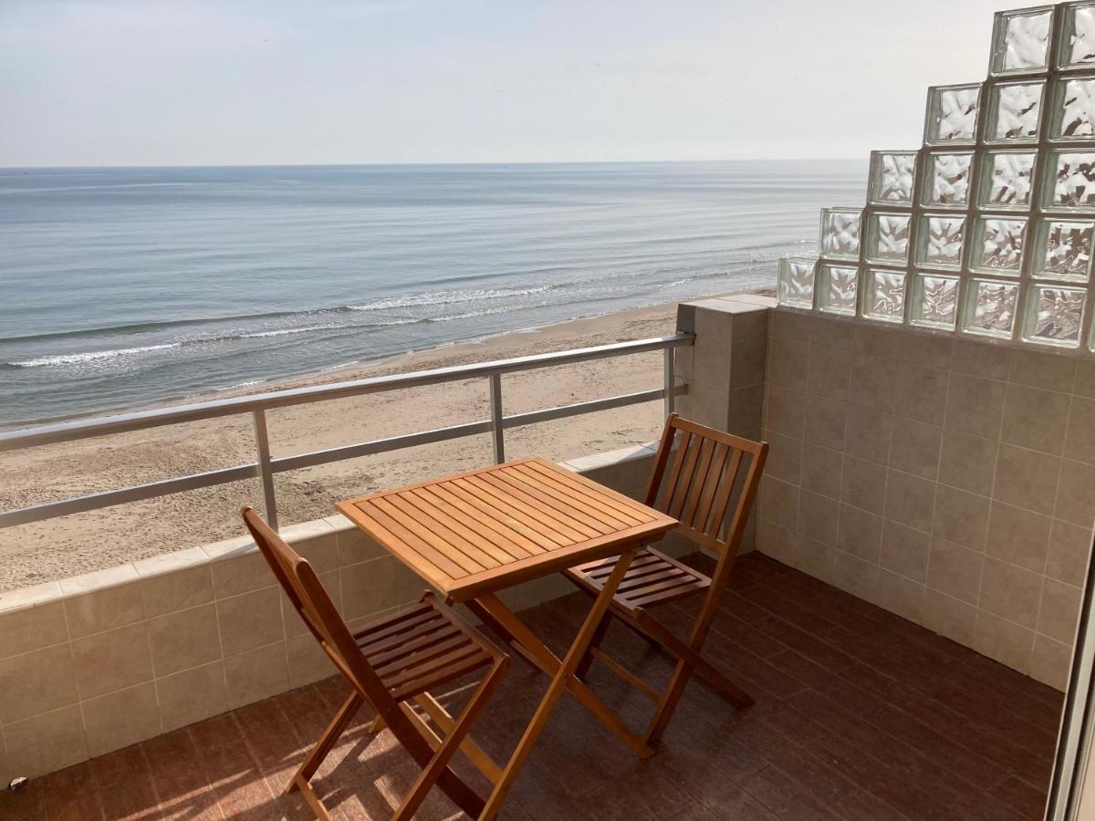 Beachfront Apartment With A Terrace Mareny Barraquetas Exterior foto
